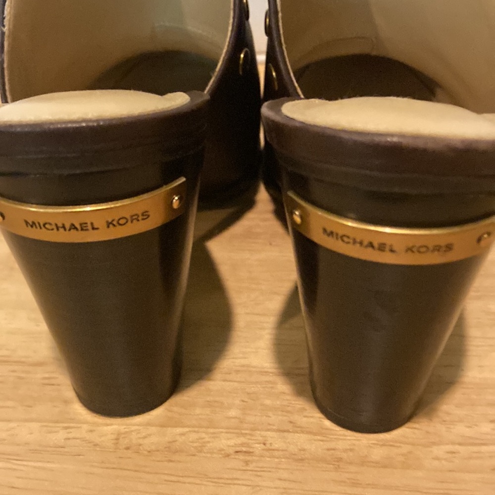 - MICHAEL Michael Kors Leather Studded Mules Size - Picture 3 of 5